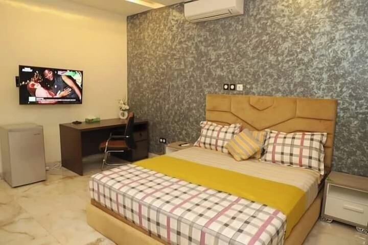 Room 8 of 25