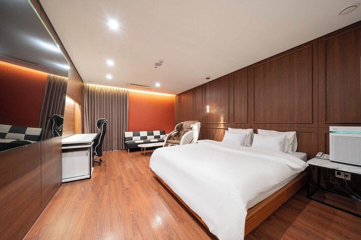 Room 17 of 29