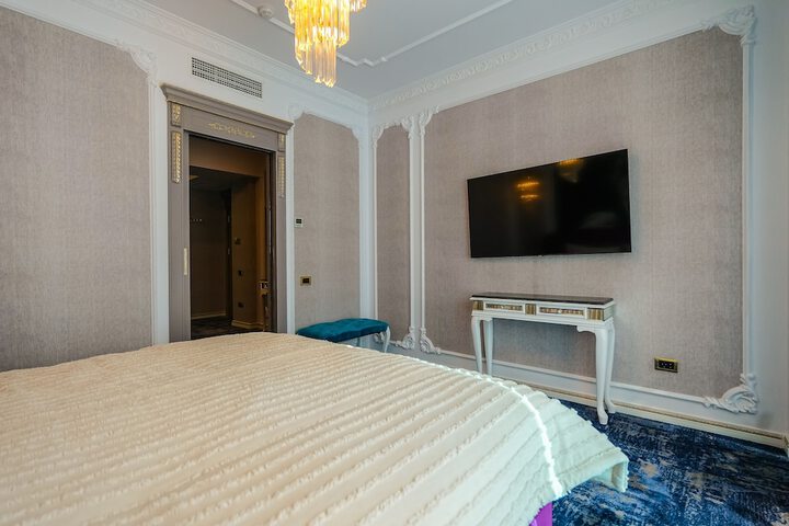 Room 14 of 64