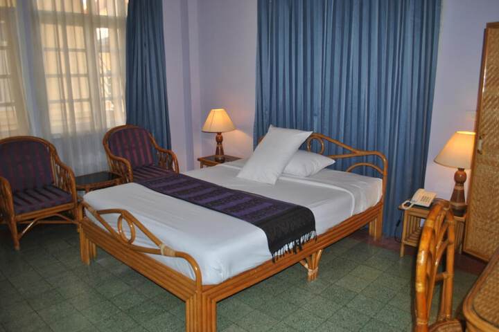 Room 12 of 77