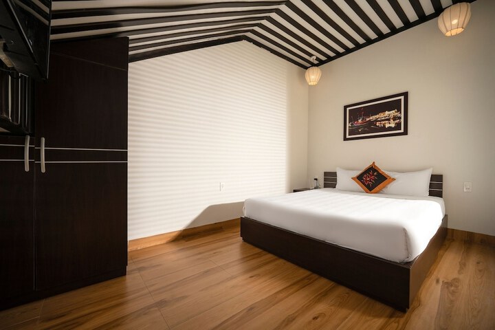 Room 8 of 26