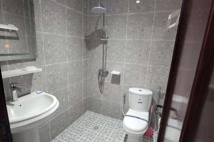 Room 9 of 12