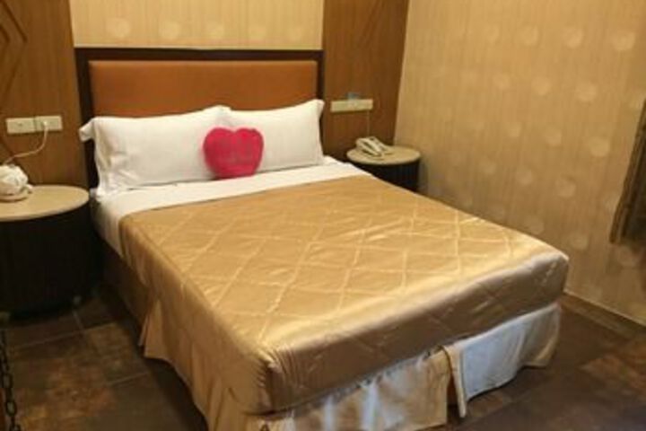 Room 14 of 27