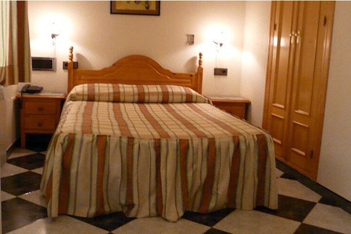 Room 3 of 41