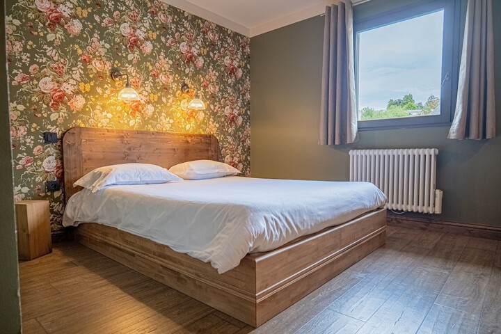 Room 9 of 80