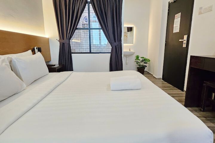 Room 25 of 102