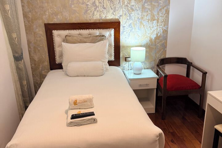 Room 30 of 98