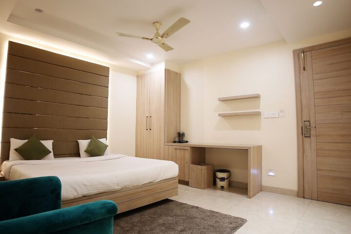 Room 8 of 27