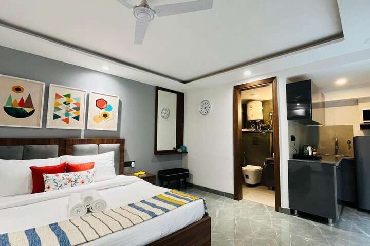 Room 5 of 6