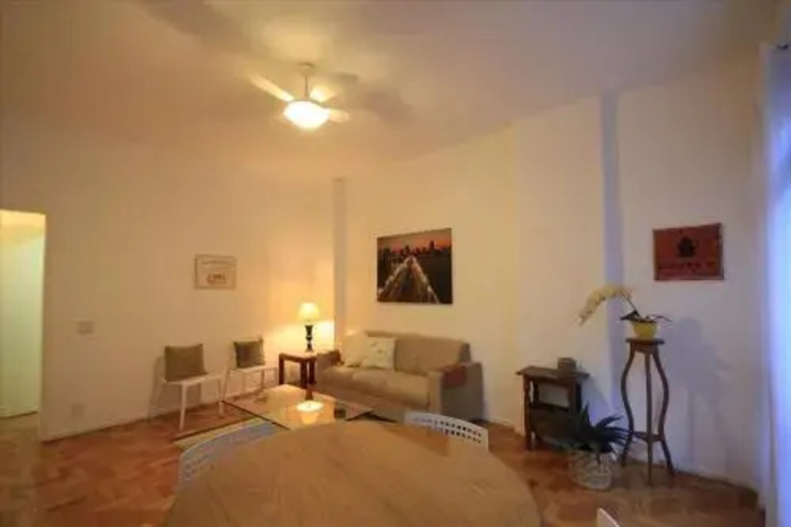 Room 8 of 12