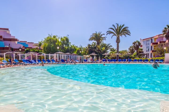 Hotel with Pool