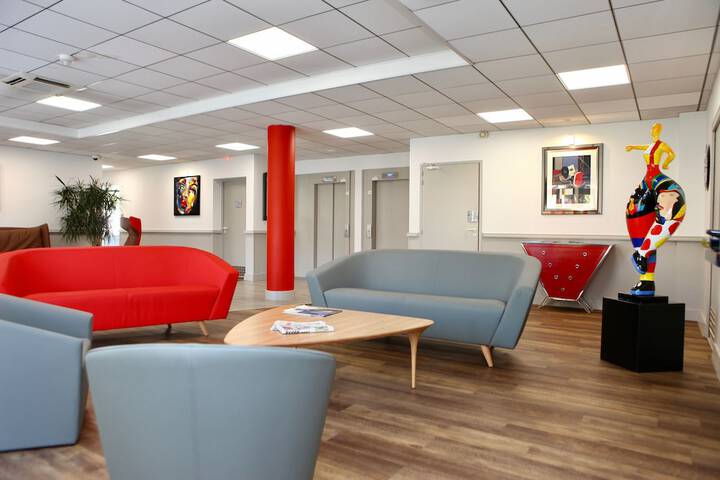 Entrance & Lobby