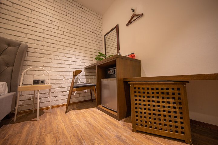 Room 5 of 49