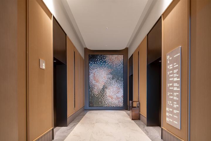 Hotel Interior 4 of 38