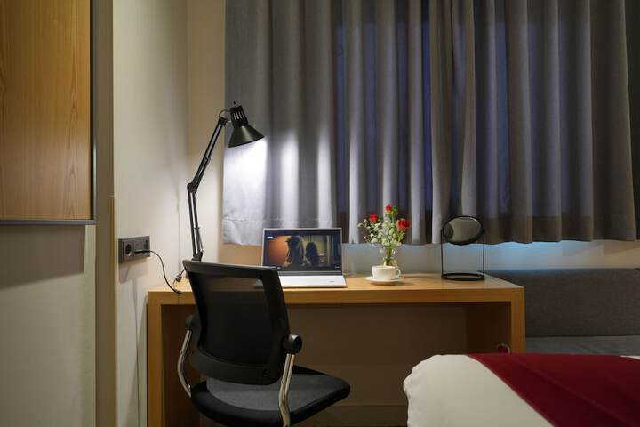 Room 27 of 115