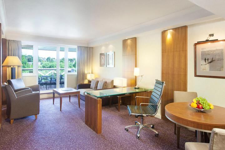 Room 180 of 299