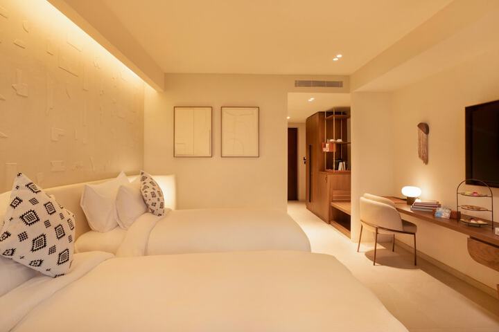 Room 6 of 51