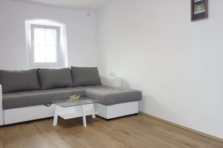 Room 6 of 17