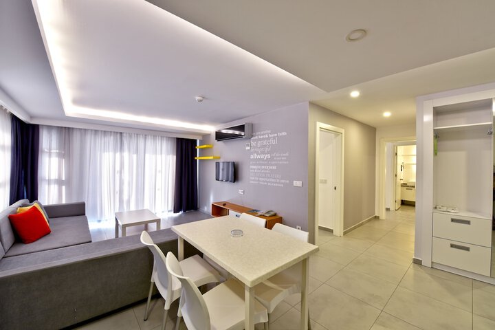 Room 16 of 32