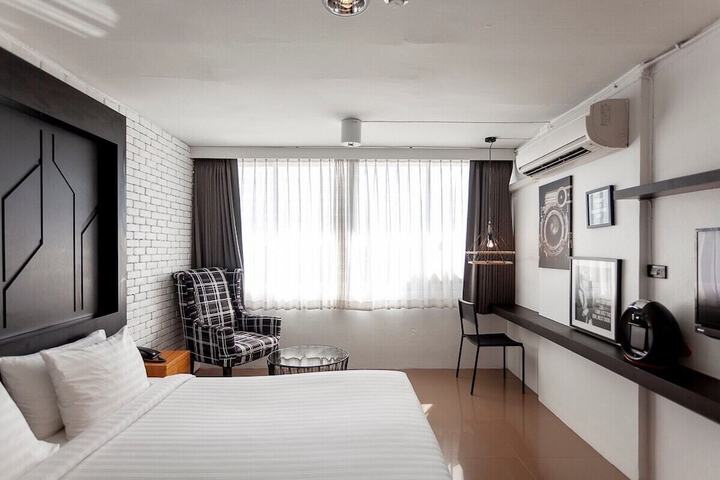 Room 9 of 47