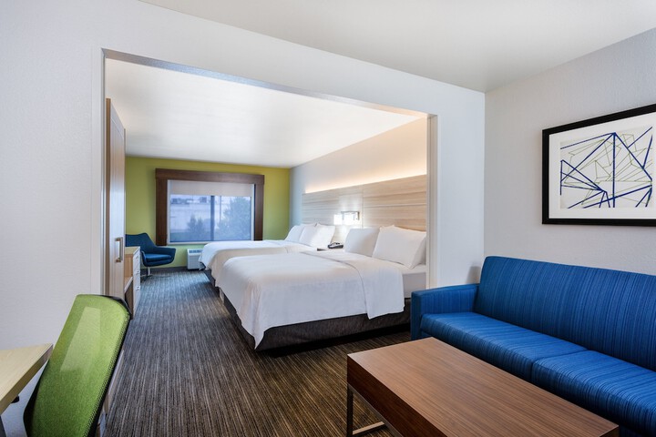 Suite 2 Queen Beds (14 of 14)