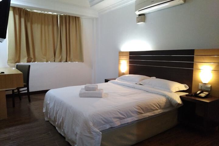 Room 12 of 33