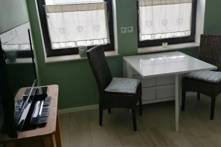 Room 13 of 19