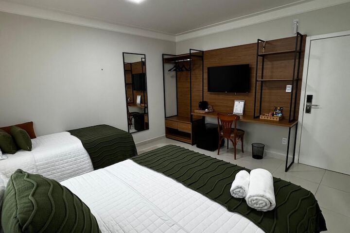 Room 9 of 25