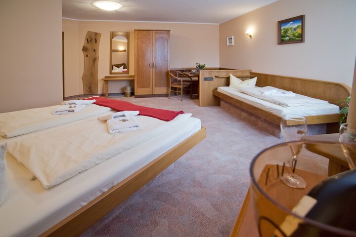 Room 4 of 40