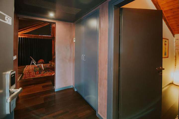 Room 15 of 59