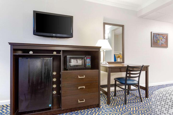 Double Accessible King Size Bed (5 of 13)