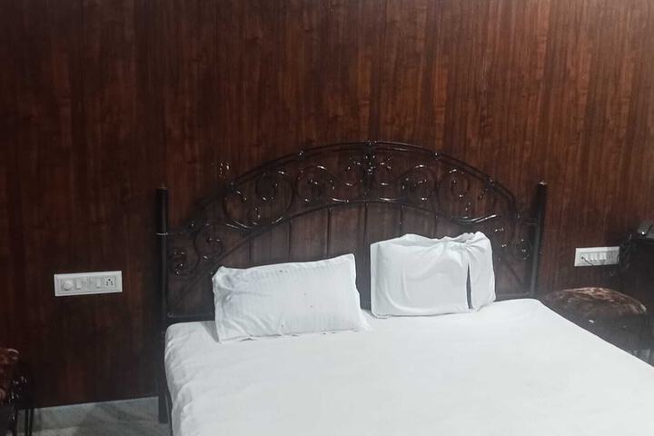 Room 5 of 16