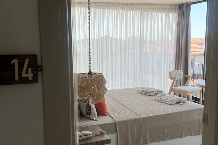 Room 3 of 51