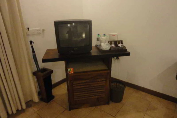 Room 6 of 24