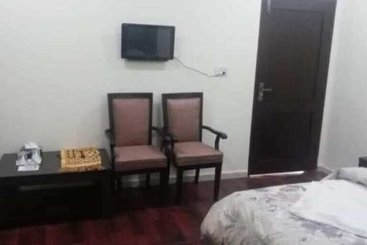 Room 8 of 16