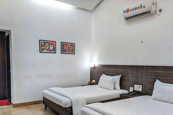 Room 5 of 18