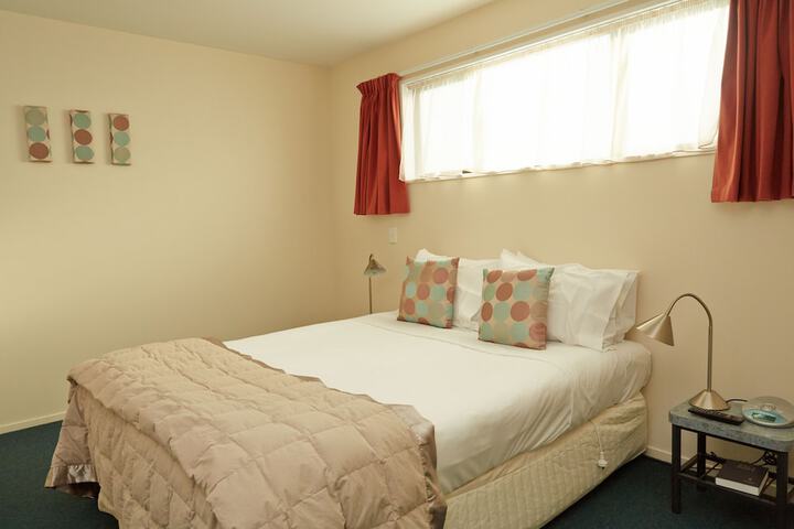 Room 6 of 32
