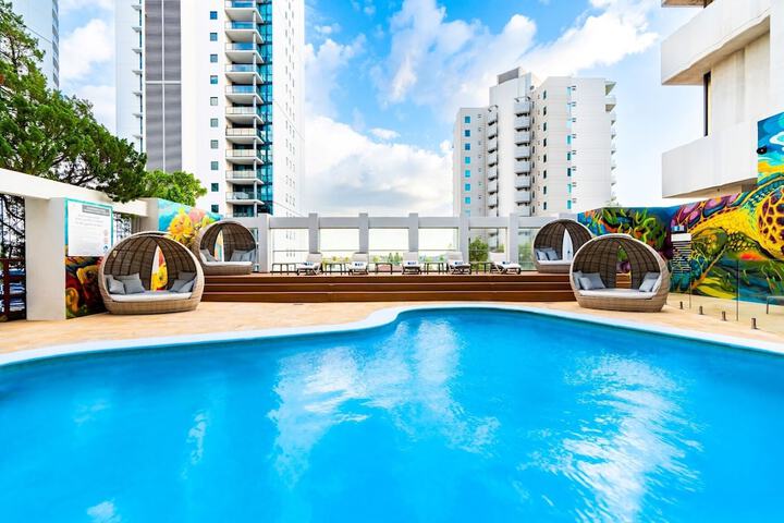 Hotel Pool