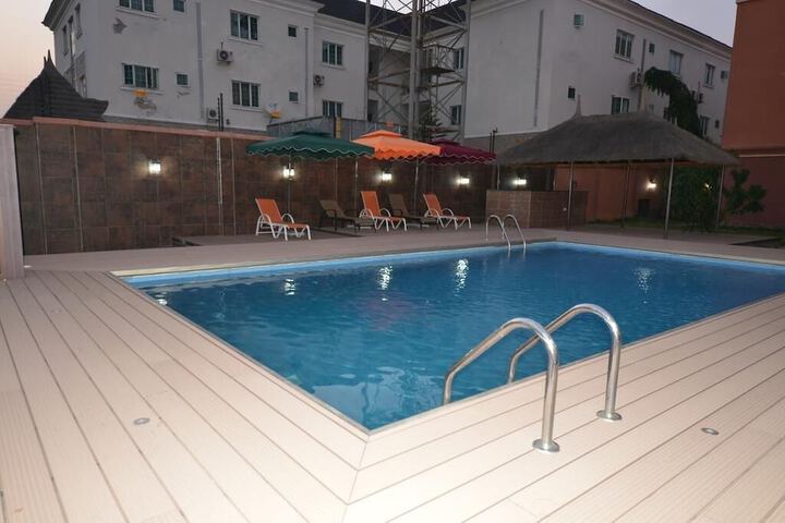 Pool 6 of 10