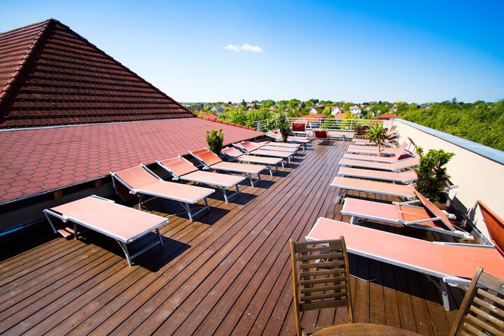 Sundeck 31 of 32