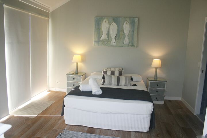 Room 5 of 93