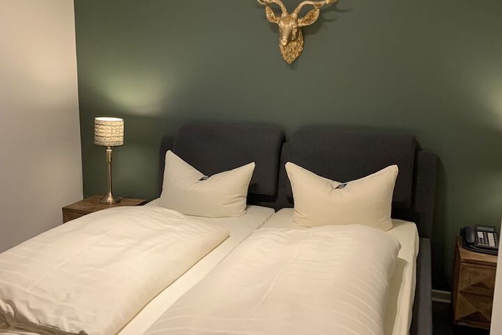 Room 4 of 48