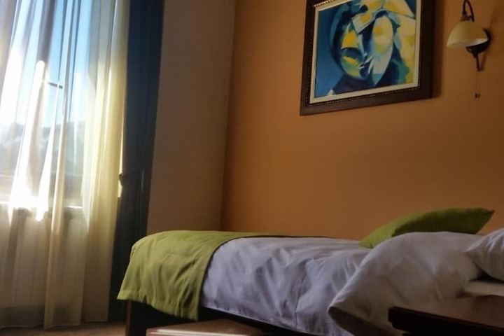 Room 13 of 109