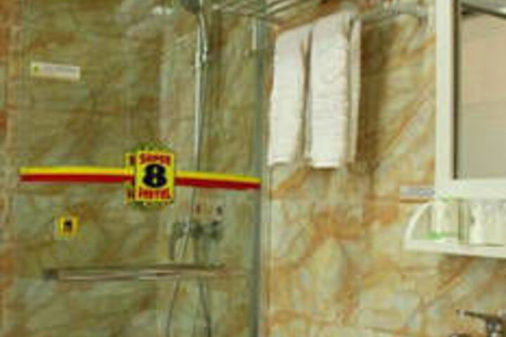 Room 10 of 16