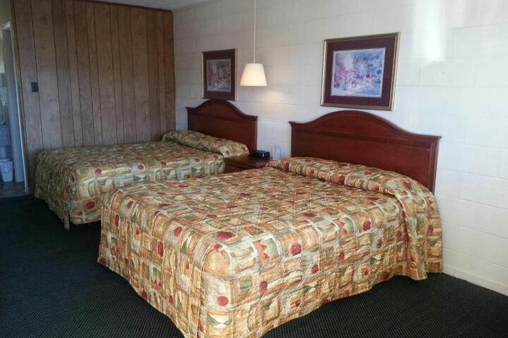 2 Queen Beds (2 of 6)