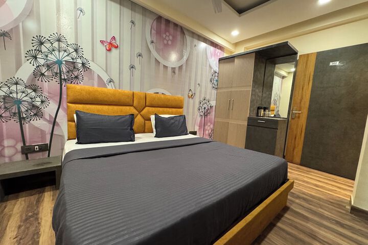 Room 6 of 36