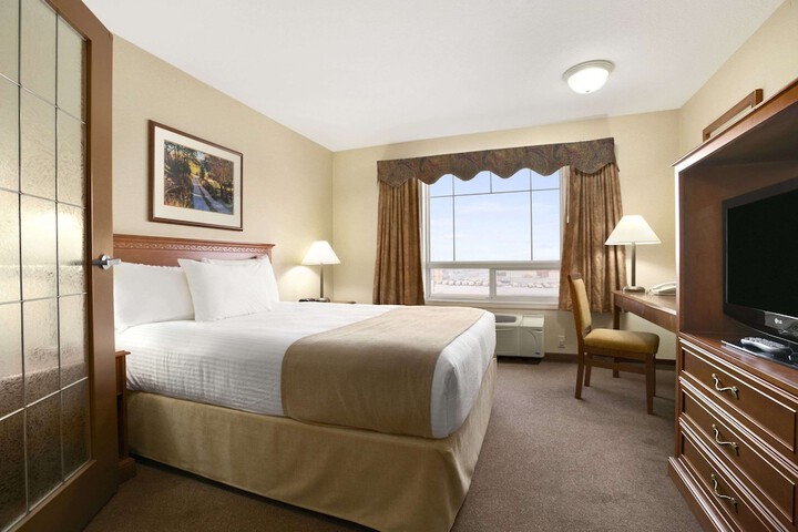 Room 5 of 18