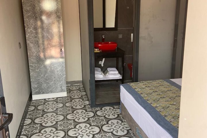 Room 2 of 20