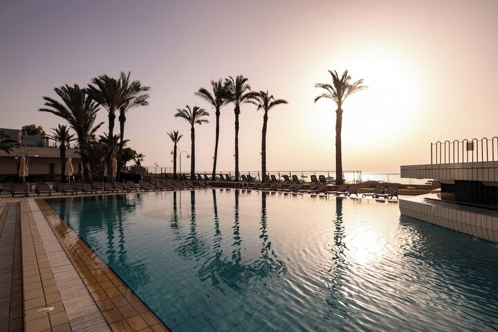 Pools & Facilities