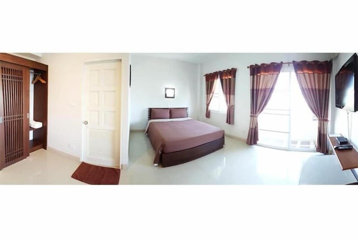 Room 11 of 32